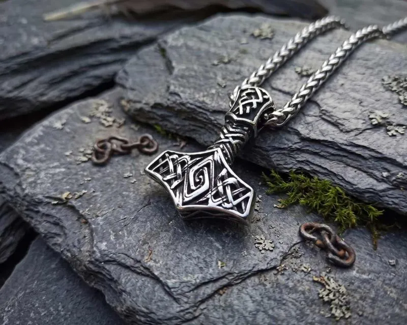 Viking jewelry Thorhammer